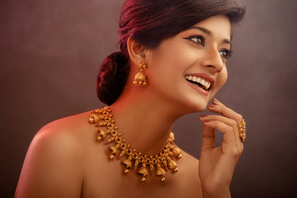 gold earrings women1.jpg