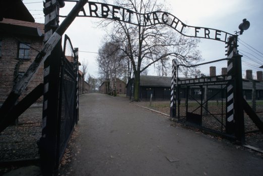 auschwitz-gates-1281588487.jpg