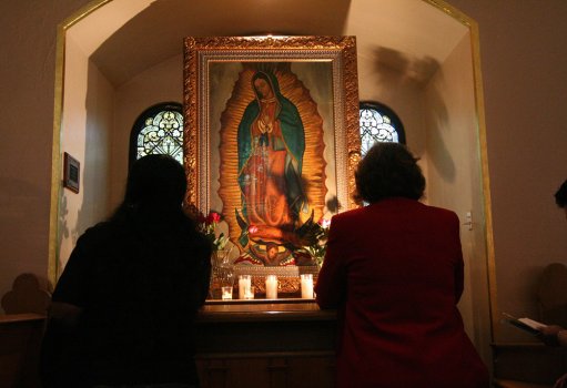 20061212T0900-WOMEN PRAY BEFORE SHRINE DEDICATED TO OUR LADY OF -1219321.jpg 20061212T0900-WOMEN PRAY BEFORE SHRINE DEDICATED TO OUR LADY OF -1219321.jpg