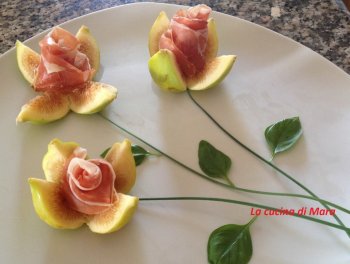 Rose-di-fichi-con-prosciutto-crudo-e1455222021255[1].jpg