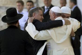 pope-embracing-jews-and-muslims.jpg