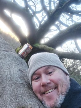 mehuggingatree.jpg mehuggingatree.jpg