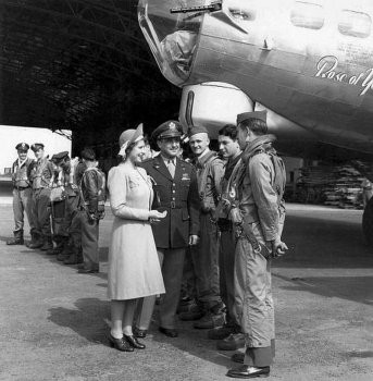 B-17-Rose-of-York-306thBG-Thurleigh-Engld800.jpg