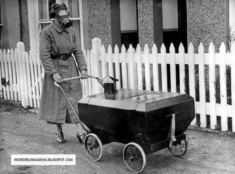 British-1940--gas-pram.jpg