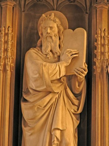 Moses_with_horns_102.jpg