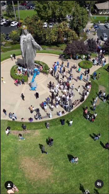 Mary worship.jpg