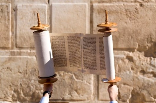 torahscroll.jpg torahscroll.jpg