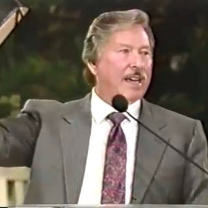 HAL LINDSEY - 60 - EXPLAINS THE END OF THE WORLD - (THE WORLD'S LEADING BIBLE PROPHECY EXPERT)