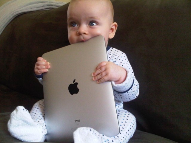 baby-with-ipad-640x480.jpg