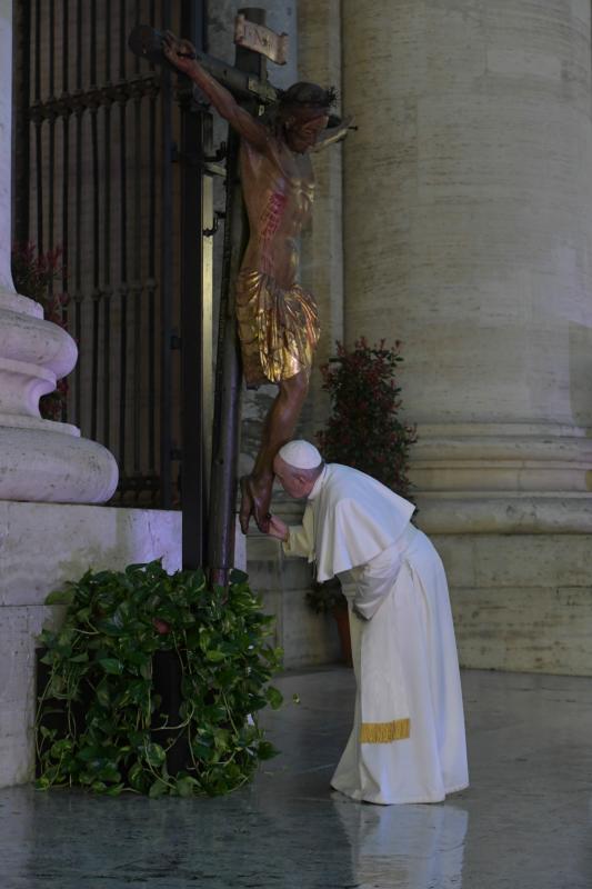 Monstrance-kiss.jpg