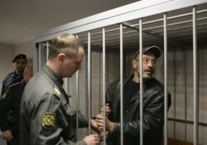 greenpeace-in-court-300x211.jpg