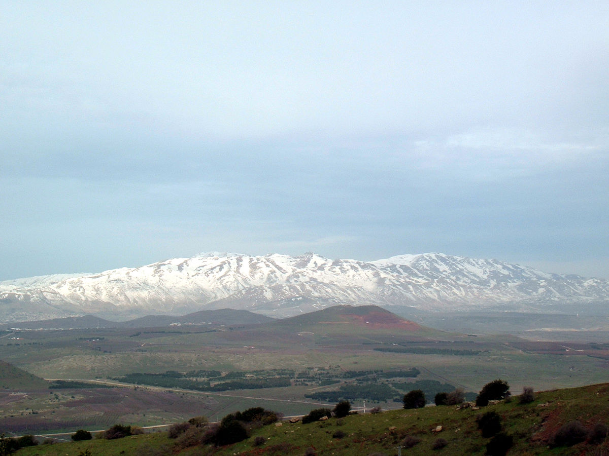 1200px-Hermonsnow.jpg