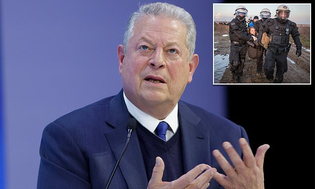 www.dailymail.co.uk