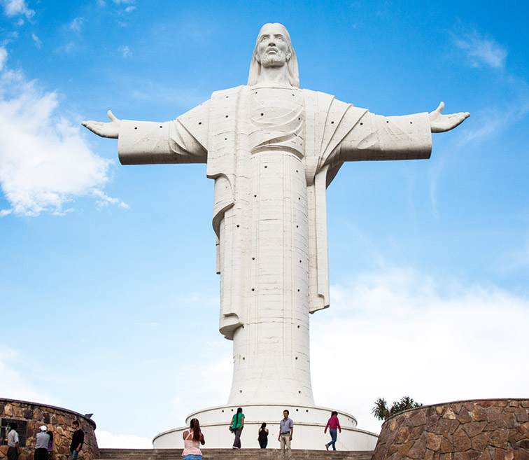 Cristo-de-la-Concordia-Bolivia.jpg