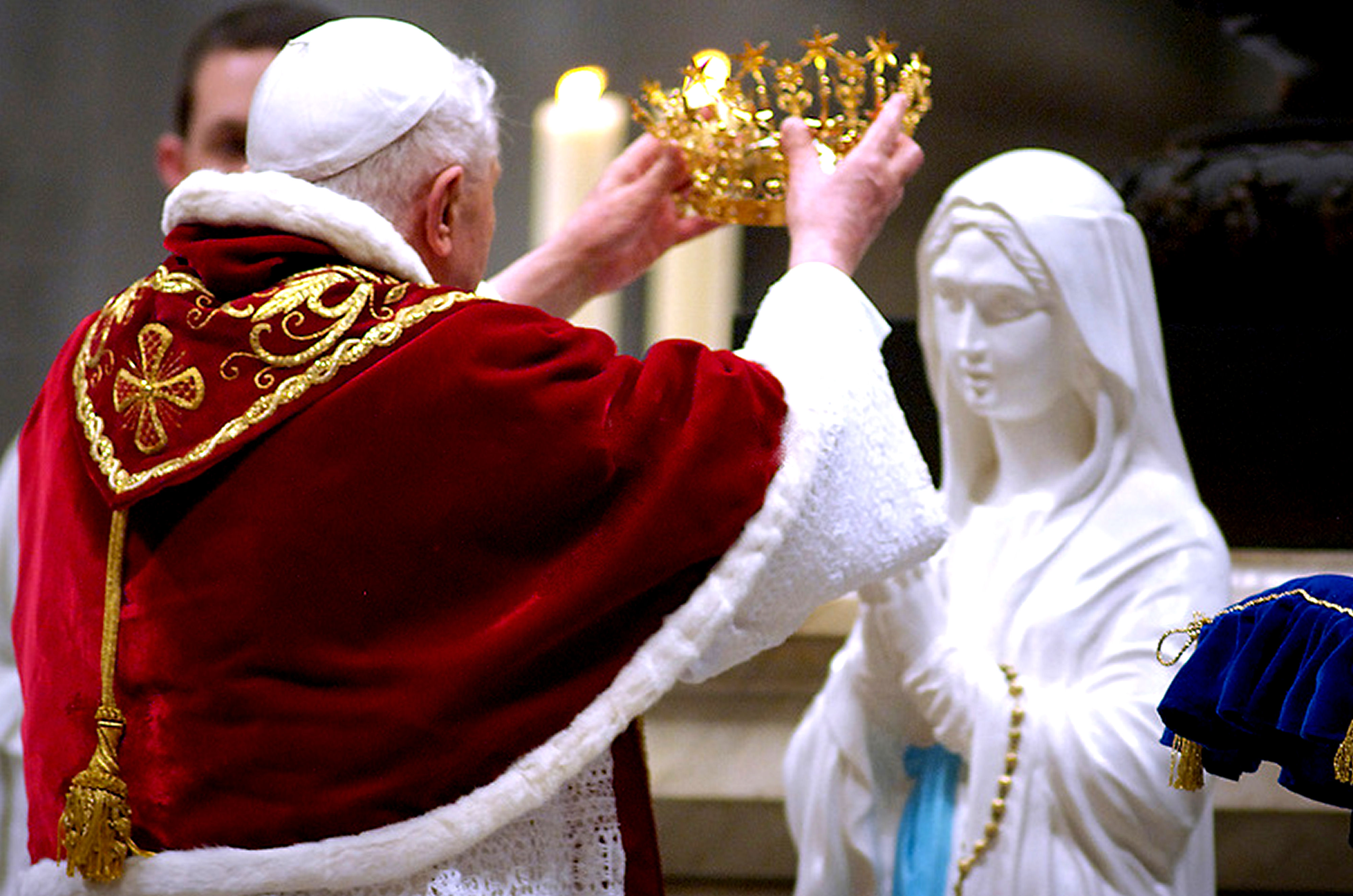 Pope_Benedict_XVI_placing_a_novelty_crown_on_Our_Lady_of_Lourdes_on_occasion_for_the_sick_pilgrims_11_February_2007.jpg