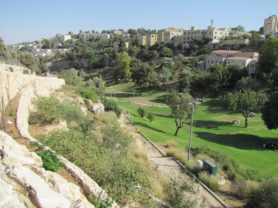 hinnom-valley-3.JPG
