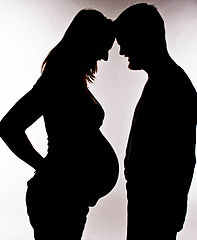 197px-Silhouette_or_a_pregnant_woman_and_her_partner-14Aug2011.jpg
