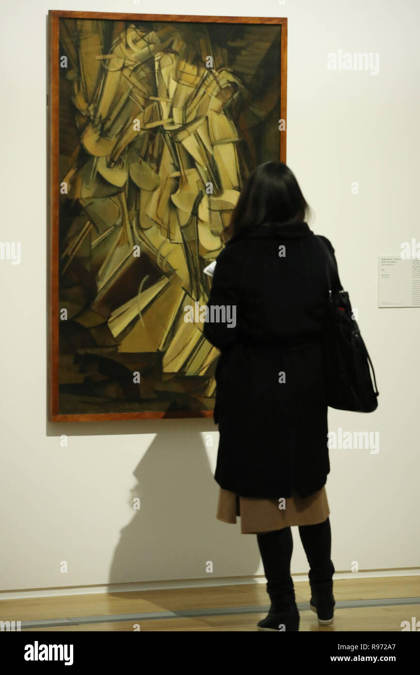 21st-dec-2018-marcel-duchamp-in-seoul-visitors-look-at-an-artwork-by-french-american-painter-sculptor-chess-player-and-writer-marcel-duchamp-at-his-exhibition-at-the-national-museum-of-modern-and-contemporary-art-in-seoul-on-dec-20-2018-credit-yonhapnewcomalamy-live-news-R972A7.jpg