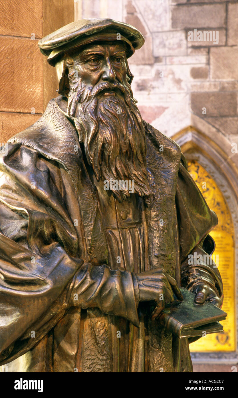 statue-of-john-knox-scottish-protestant-religious-reformer-in-st-giles-ACG2C7.jpg