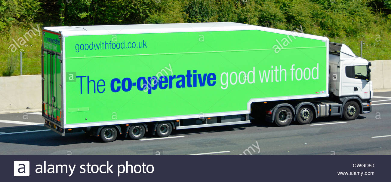 co-op-transportation-logistics-food-supply-chain-via-supermarket-food-CWGD80.jpg