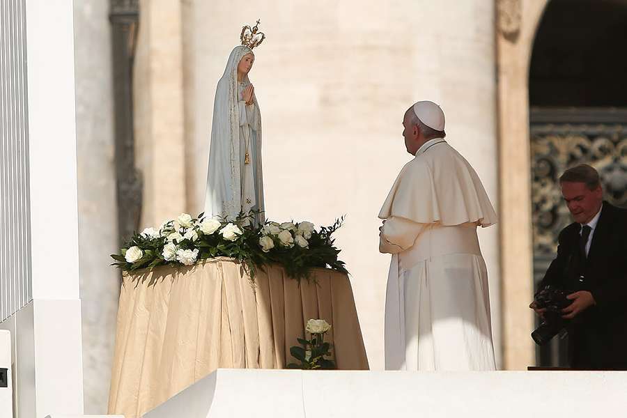 Pope_Francis_prays_before_a_statue_of_Our_Lady_of_Fatima_May_13_2015_Credit_Daniel_Ibanez_CNA.jpg