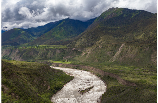 Tsangpo Gorge, Tibet - Shutterstock