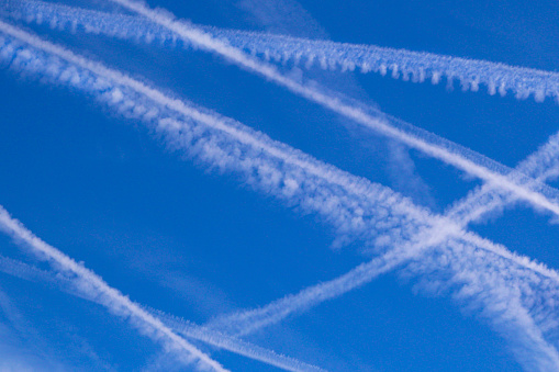 chemtrails-picture-id990940278