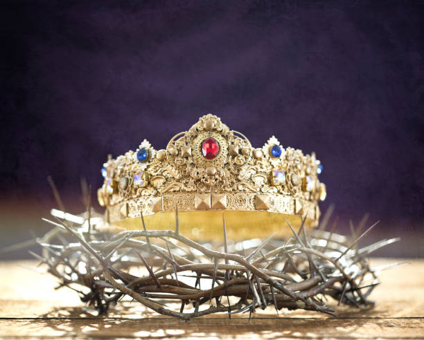 crown-of-thorns-and-a-gold-crown-on-wood-picture-id1361908977