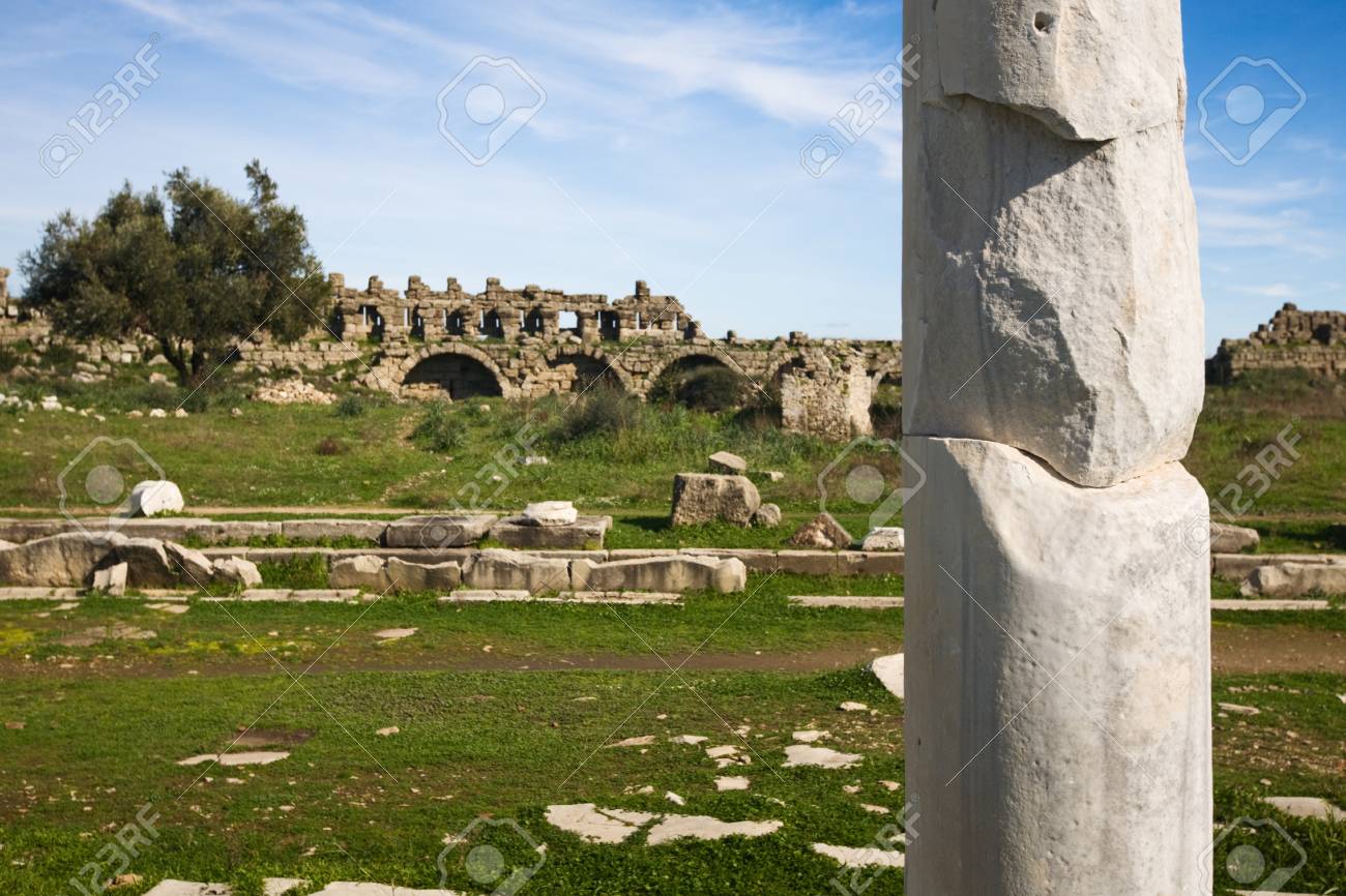 18570203-marble-column-and-ruins-of-agora-in-side-antalya-turkey-middle-east.jpg
