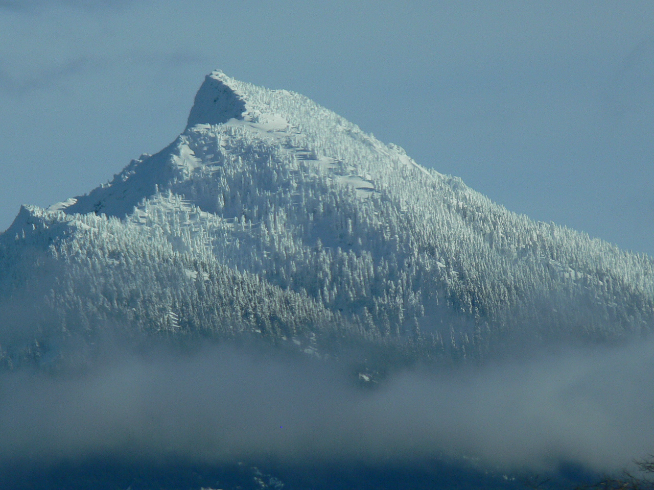 Mount_Pilchuck_in_winter.jpg
