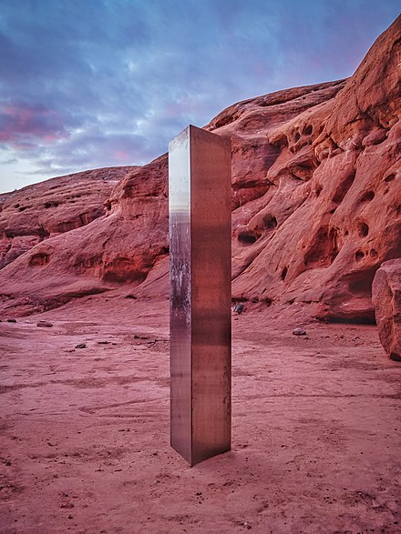 440px-Utah_Desert_Monolith.jpg