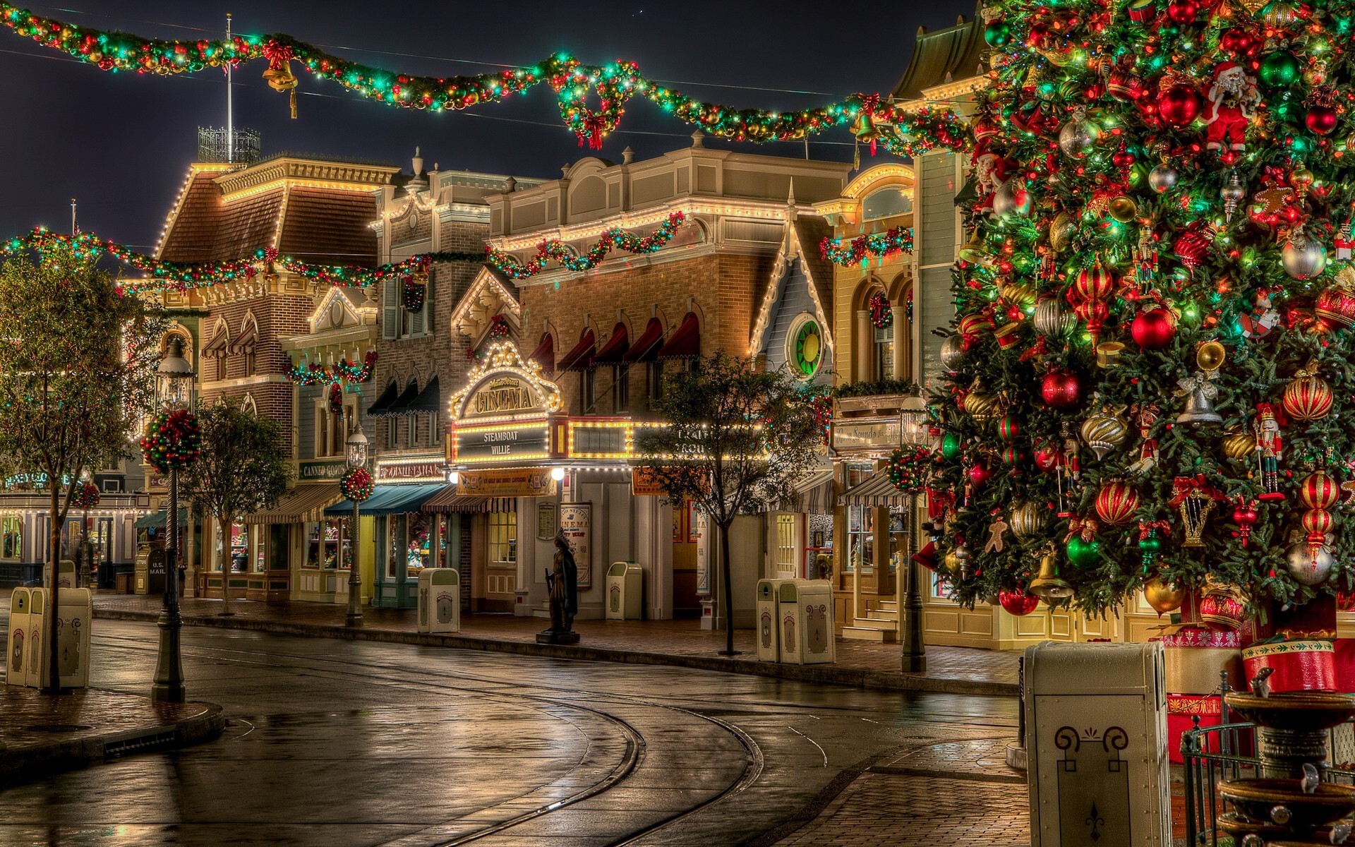 Amazing_Beautiful_Decoration_of_Christmas_Lights_on_Christmas_Holidays_Nice_Wallpapers.jpg