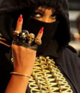 illuminati-signs-horns-Rihanna.jpg