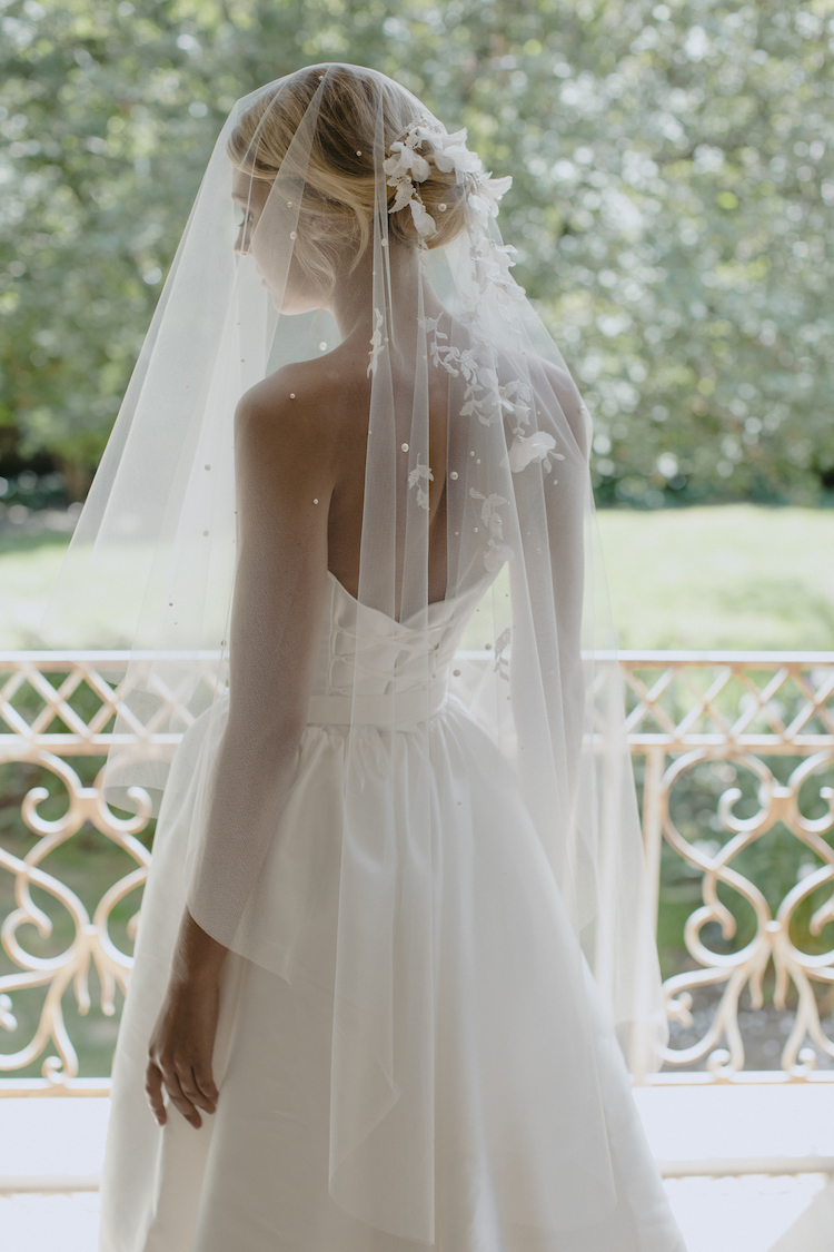 WEEPING-CHERRY-short-wedding-veil-7.jpg