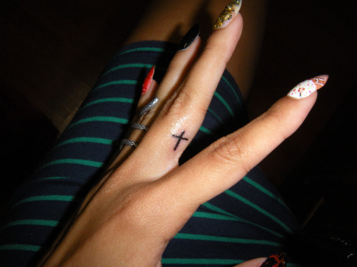 Inner-Finger-Cross-Tattoos.jpg